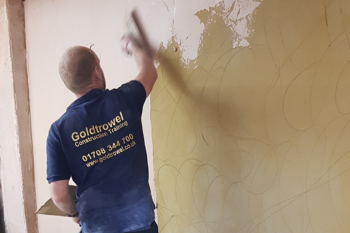 Goldtrowel man teaching plastering